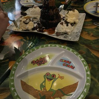 Rainforest Cafe - Sparkling lava cake - American Near Me - Las Vegas, Nevada