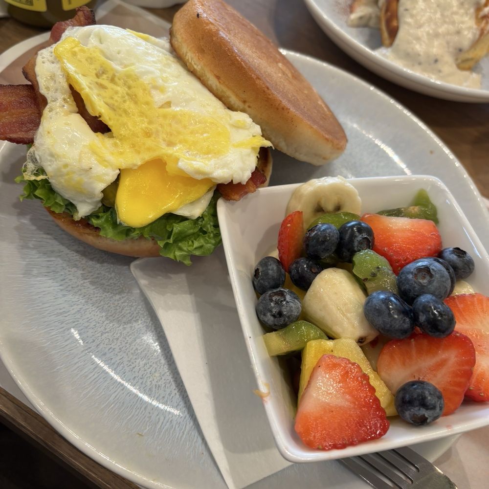 Pür & Simple - Breakfast Pr Belt with fruit - Breakfast & Brunch Near Me - San Antonio, Texas Pür & Simple - Breakfast Pr Belt with fruit - Breakfast & Brunch Near Me - San Antonio, Texas