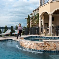 Pool Zones - Lake Conroe, Texas, raised spa with sheer descent spillway