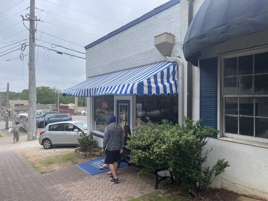 Gus's Grill by null
