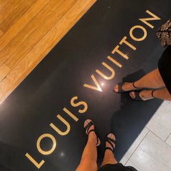 Louis Vuitton Troy Somerset Mall
