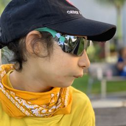 This disposable shades worked beautifully staying on! This disposable shades worked beautifully staying on!