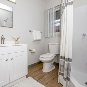 Mala Grove Townhomes - Updated Bathroom at Mala Grove Townhomes in Waipahu, HI - Apartments Near Me - Waipahu, Hawaii Mala Grove Townhomes - Updated Bathroom at Mala Grove Townhomes in Waipahu, HI - Apartments Near Me - Waipahu, Hawaii