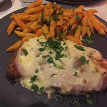 Bianco - Theron's Veal Parmesan (very good) with cold pasta (sad it was cold) - Italian Near Me - Paris, 75