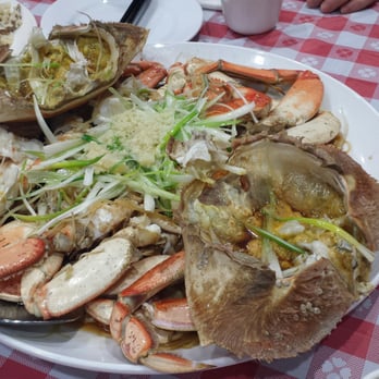 Fish VIllage - The dungeoness crab was steamed in garlic. So tasty! - Seafood Near Me - Queens, New York