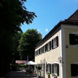 die FASANERIE - Zuweg zum Restaurant und Biergarten