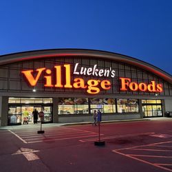 Lueken's Village Foods - Entrance