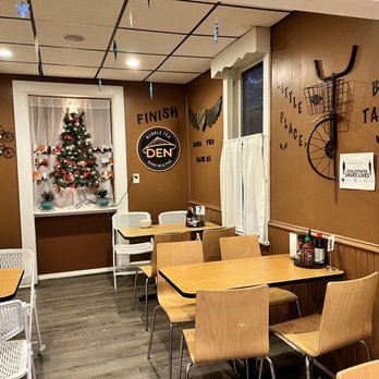Den Bubble Tea - the interior of a coffee shop - Bubble Tea Near Me - harrisburg, Pennsylvania