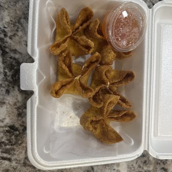 Combo Noodles - Crab rangoons were sooo good and fresh, highly recommend. It comes with 6 but I ate one - Chinese Near Me - Altus, Oklahoma