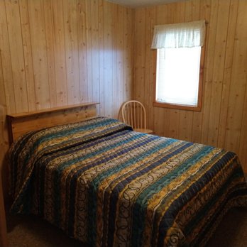 Ferwerda's Bass Lake Resort - Queen bed - Hotels Near Me - Pentwater, Michigan Ferwerda's Bass Lake Resort - Queen bed - Hotels Near Me - Pentwater, Michigan