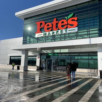 Pete's Fresh Market - people walking in front of the store - Grocery Near Me - Matteson, Illinois