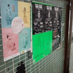 Hidden Agenda - 在街上看見live show海報，代表你已經離HA不遠了。