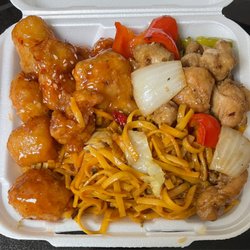 En Fu Express - Sesame Chicken Bell pepper chicken Noodles
