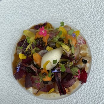 L'Oiseau Blanc - Main course; sea bass sashimi, carrots, caviar, wasabi reduction, beets, fromage blanc reduction - French Near Me - Paris, 75