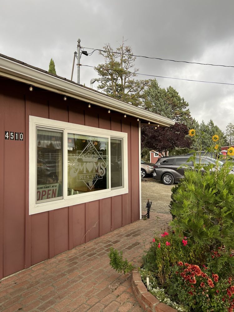 MOM’S PIE HOUSE Updated May 2024 428 Photos & 167 Reviews 4510