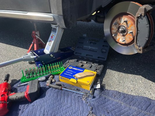 Roadside Assistance - Testimonial: "I'd been shopping and when I tried to start my car, it wouldn't turn over. It was getting dark and I didn't want to leave my car in the lot so I called to have it towed. Approved Auto sent out a technician that fixed the issue right there! 5 stars!"

Lockouts, Battery Jumpstart, Brake replacements and more! Call us now!