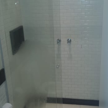 Mar Ipanema Hotel - Mediocre water pressure, 2 hairs that were not my own on the shower floor. - Hotels Near Me - Rio de Janeiro, RJ