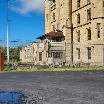 Old Joliet Prison - Outside the Prison where visitors would enter. - Landmarks & Historical Buildings Near Me - Joliet, Illinois