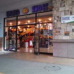 World Shoes - Fachada frontal.