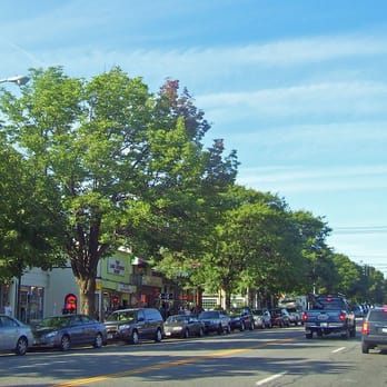 Lake George - Main Street of Lake George, NY. A real tourist's paradise. - Lakes Near Me Lake George - Main Street of Lake George, NY. A real tourist's paradise. - Lakes Near Me