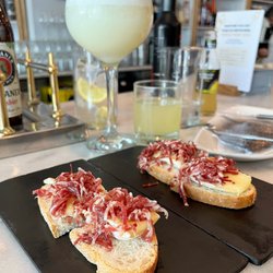 Lateral - Brie Jamon & Pina Colada
