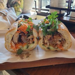 Bánh Mì Heo Quay