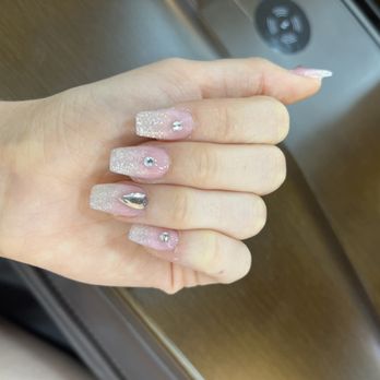 Boss Nail Lounge - Nail Salons Near Me - Marysville, Washington