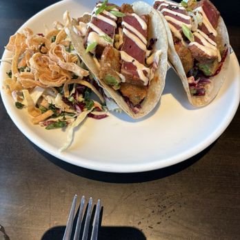 Red Door Woodfired Grill - Seared Ahi Tocos - very very good! - American Near Me - Omaha, Nebraska