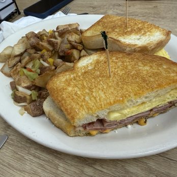 Arnie’s Cafe - Breakfast Sandwich with ham and country potatoes - Breakfast & Brunch Near Me - Reno, Nevada Arnie’s Cafe - Breakfast Sandwich with ham and country potatoes - Breakfast & Brunch Near Me - Reno, Nevada
