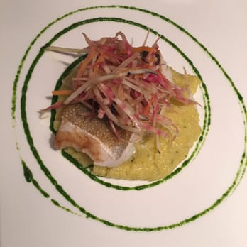 Le Poivron Bleu - Dos de cabillaud poêlé, polenta crémeuse à l'estragon, pesto de roquette, légumes en marinade - French Near Me - Lyon, 69
