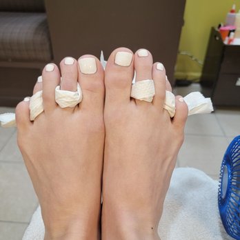 Mini Nails - Regular pedicure - Nail Salons Near Me - San Francisco, California