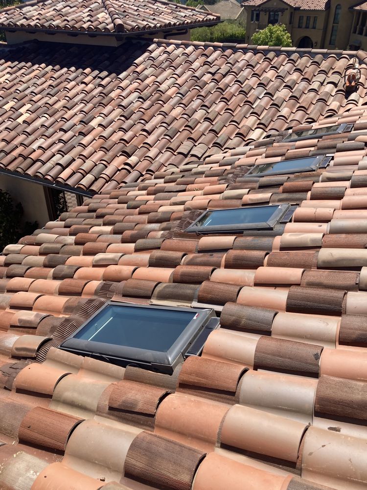 Slide of Rango Roofing