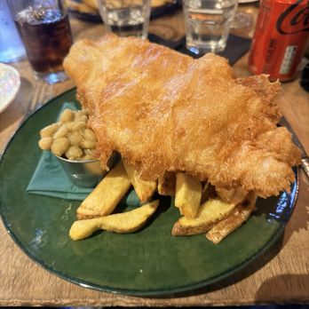 The Butterfly and the Pig - A massive Fish-n-chips plate that was very crispy. - Scottish Near Me - Glasgow, GLG The Butterfly and the Pig - A massive Fish-n-chips plate that was very crispy. - Scottish Near Me - Glasgow, GLG