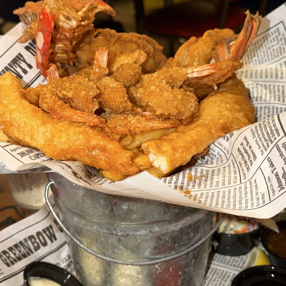 Bubba Gump Shrimp - Fried seafood platter - Seafood Near Me - Orlando, Florida