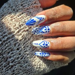 Envy Nails - Nails in sunlight right after appointment
