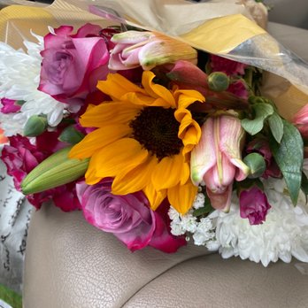 Trader Joe's - Such a  great flower selection! - Grocery Near Me - Palm Beach Gardens, Florida