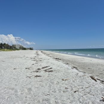 Manatee public beach - Beaches Near Me - Holmes Beach, Florida