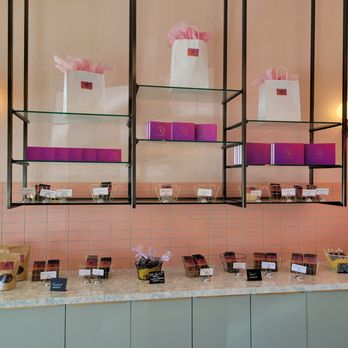 Hanna's Chocolates - Beautiful displays - Chocolatiers & Shops Near Me - Pleasanton, California