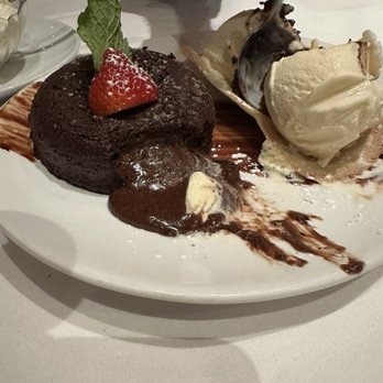 Fleming’s Prime Steakhouse & Wine Bar - Chocolate Lava Cake - Steakhouses Near Me - Memphis, Tennessee