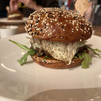 Gordon Ramsay Burger - Salad Near Me - Chicago, Illinois