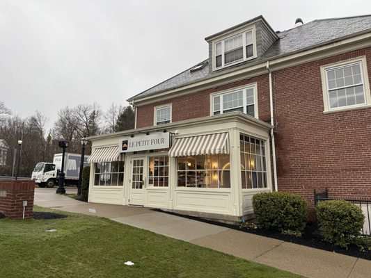 Le Petit Four Bakery by null