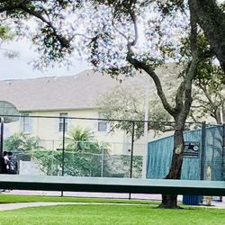 Veterans Memorial Park - Basketball court
