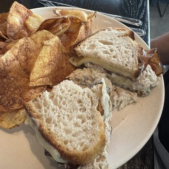 Row 34 - Cambridge - Tuna melt - Seafood Near Me - Cambridge, Massachusetts