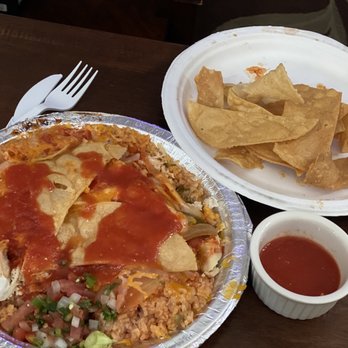 El Farolito - Arroz Con Pollo Plate with chips and salsa. So good! - Mexican Near Me - Placentia, California El Farolito - Arroz Con Pollo Plate with chips and salsa. So good! - Mexican Near Me - Placentia, California