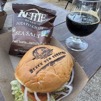 Beach Bum Burgers - Burger with sea salt chips!! Chefs kiss! - Burgers Near Me - San Diego, California Beach Bum Burgers - Burger with sea salt chips!! Chefs kiss! - Burgers Near Me - San Diego, California
