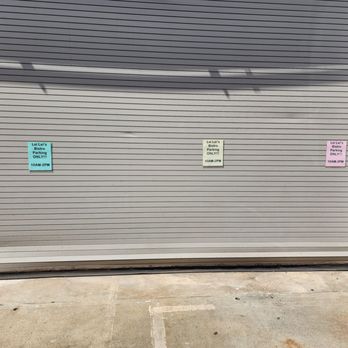 Lei Lei's Bistro - Reserved parking on Hau Street - Food Trucks Near Me - Honolulu, Hawaii