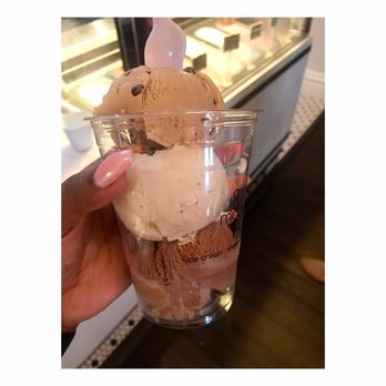 A La Mode Shoppe - Chocolate vanilla and Espresso - Ice Cream & Frozen Yogurt Near Me - New York, New York