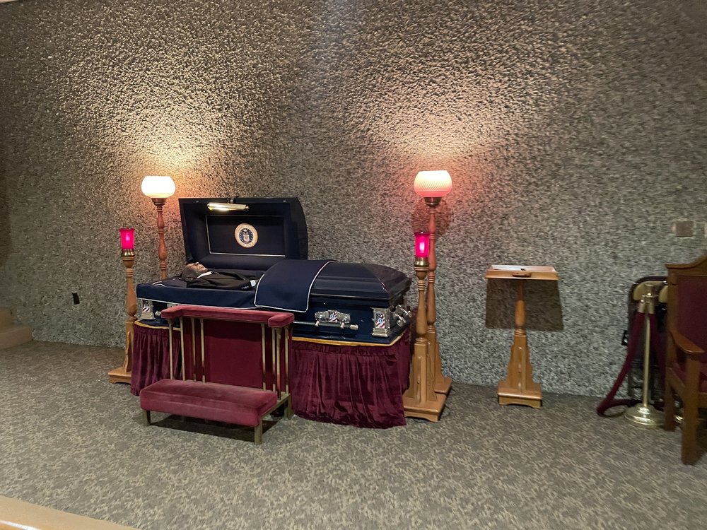 LAWRENCE H WOODWARD FUNERAL HOME Updated September 2024 17 Photos