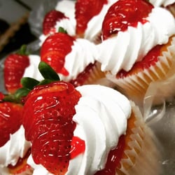 Ladydee's Cakery - Strawberry cupcakes
