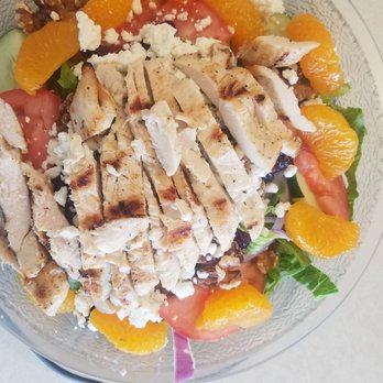 Hamden Town House - Great food in a clean and friendly atmosphere. Just had their new "summer salad", very refreshing and delicious! - Diners Near Me - Hamden, Connecticut